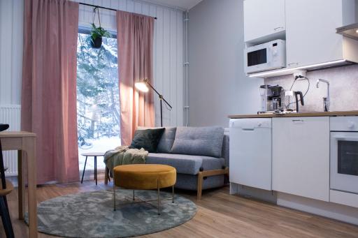 Studio 7, Air-conditioned, 1 free parking, calm own entrance - Hizvo