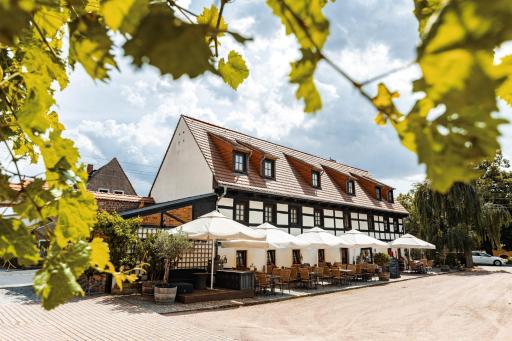Weingut Schuh - Pension Zur Bosel - Housity