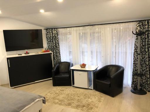 Toni Room - Housity
