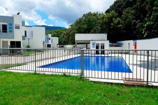 Hermosa Casa Vacacional con Piscina a 15 mins de Girardot o Melgar - Housity