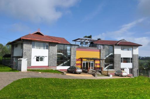 Misty Meadows Resort by Lexstays - Housity