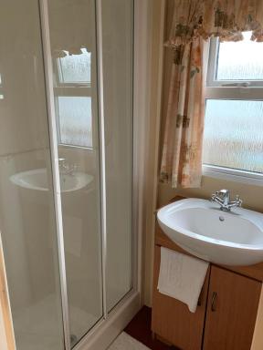 Happydays Caravan hire Whithorn 1 - Housity