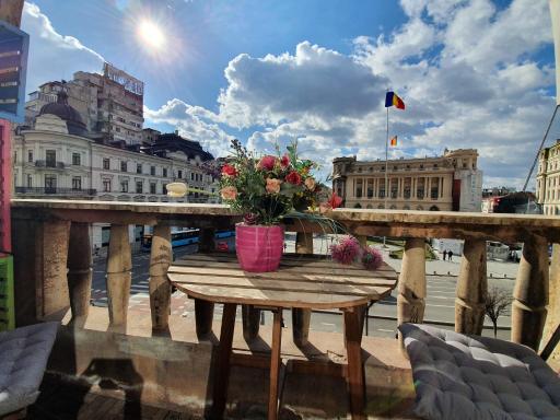 Bucharest Old Town 2 Bedrooms with Balcony by Orchid Garden - Housity
