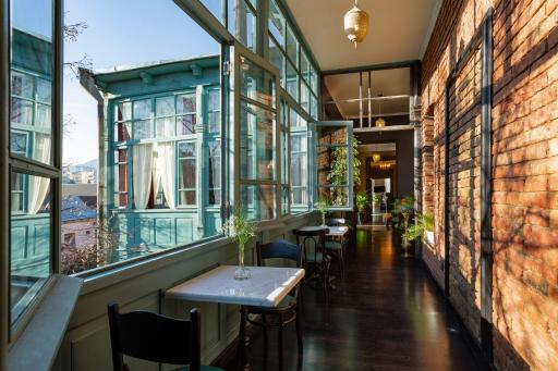 Unfound Door - Design Hotel - Housity
