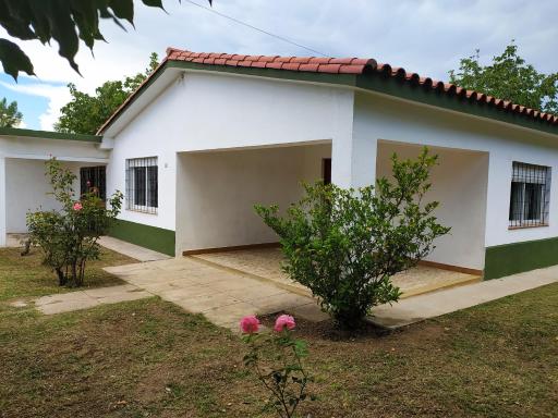 CHALET NATURALEZA - Villa Rumipal - Córdoba - A 50 mts del Lago - Vista al Lago - Housity