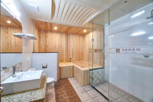 Aura Hotel - Housity