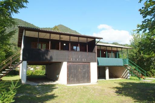 Bungalow Green Holiday - Housity