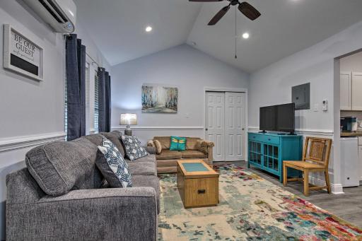 Downtown Ocean Springs Retreat 1 Mi to Beach! - Housity
