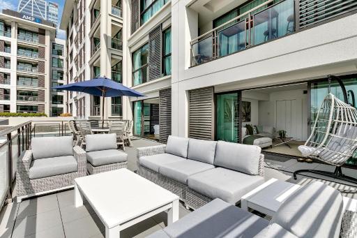 Ultimate outdoor-living Urban Getaway! 1 Carpark - Housity