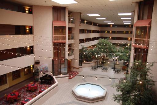 Ramada by Wyndham Viscount Suites Tucson East - Housity