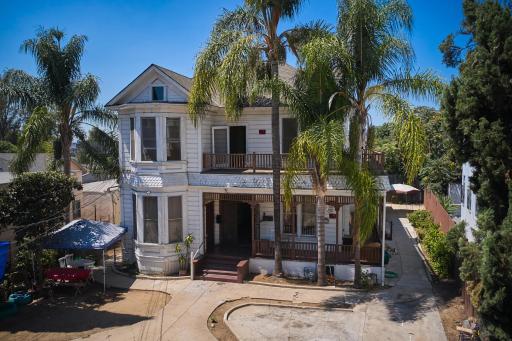 Mariachi Plaza Hotel - Housity