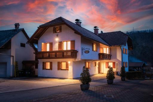 Holiday Lake - Housity