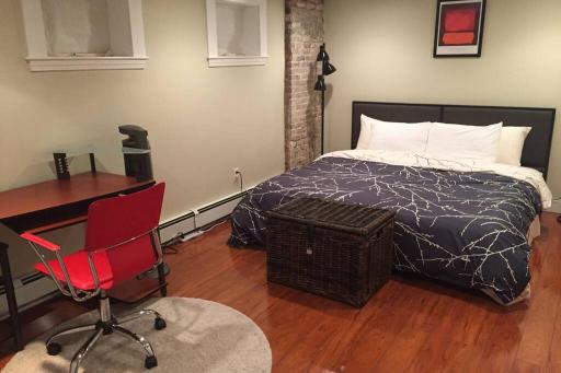 Parking - Private Entrance - King Beds - Housity