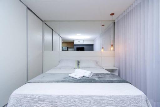 Flat com vista pra piscina no Setor Bueno - TH204 - Housity