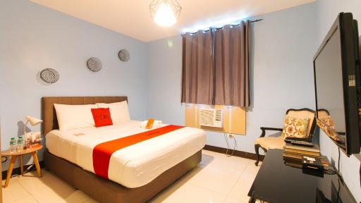 RedDoorz Plus @ Kamuning Quezon City - Housity