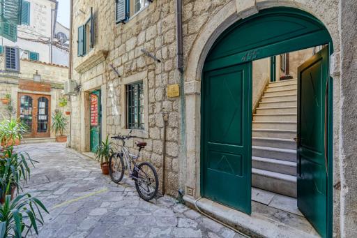 Old Town Casa Dameo Apartments - Housity