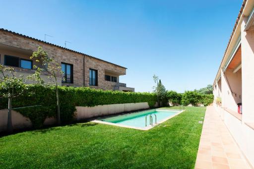 Costa Brava Parlava 2 - Housity