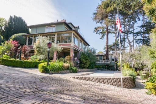 The Jabberwock Bed & Breakfast - Housity