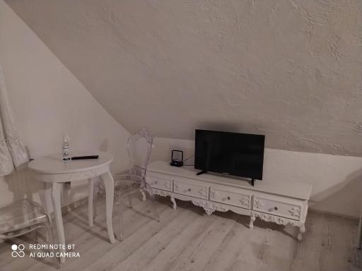 White Apartment - Housity
