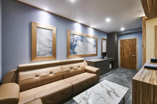 Aura Hotel - Housity