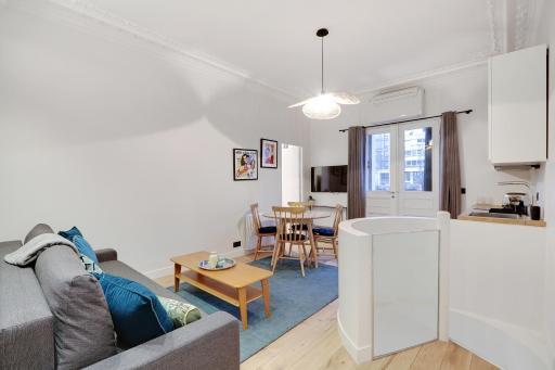 Pick A Flat's Apartment in Neuilly sur Seine - Avenue Charles de Gaulle - Housity