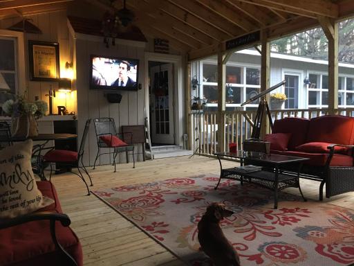 Chic Cottage 1.7 miles to Downtown Highlands - Housity