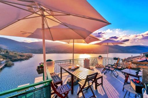 La terrazza sul lago Turano - Housity