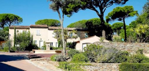 Maison spacieuse avec piscine partagée à Gassin - Housity