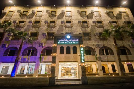 Grape Village Hotel - Housity