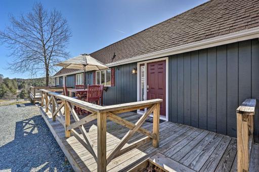 Comfy Ranch  in New River Stables! - Housity