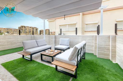 Luxury Home With Terrace - Hizvo