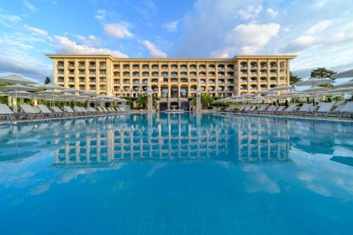 Astor Garden Hotel - Housity