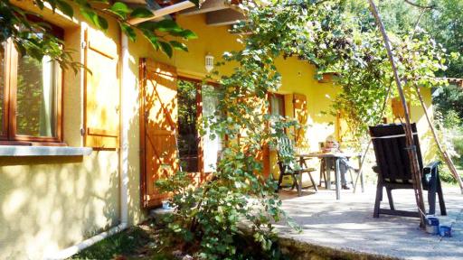 Romantic cottage in the Ardeche with free WiFi and TV - Housity