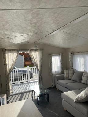 Caravan Carlton Meres Holiday Park - Housity