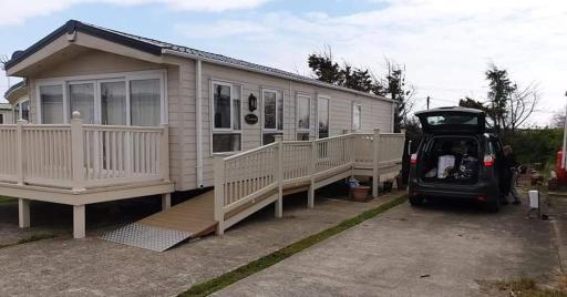 PRIVATELY OWNED Stunning Caravan Seawick Holiday Park St Osyth - Housity
