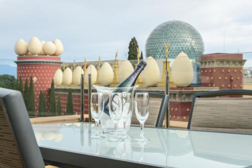 Apartamento ático enfrente del Museo Dalí - Housity