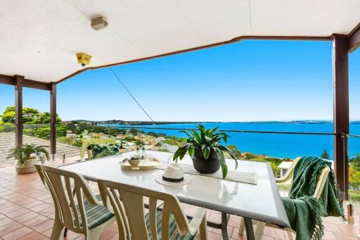 Spectacular Lake and Ocean View Holiday Home - Housity