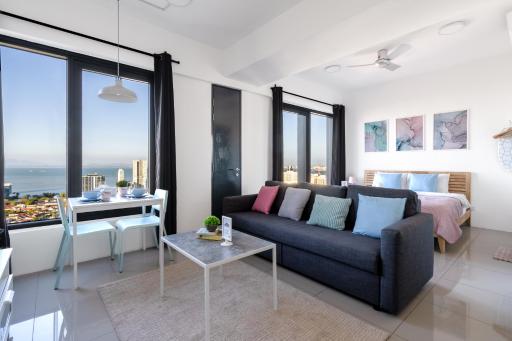 De Pastel Studio - SeaView at 218 Tropicana NEAR Komtar Food Heaven with Netflix & TV Box - Housity