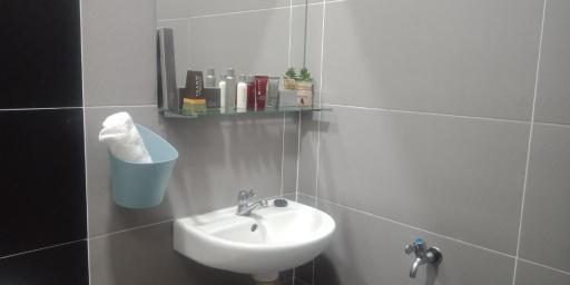 ZR D'Jembal Homestay, Gong Badak - Housity