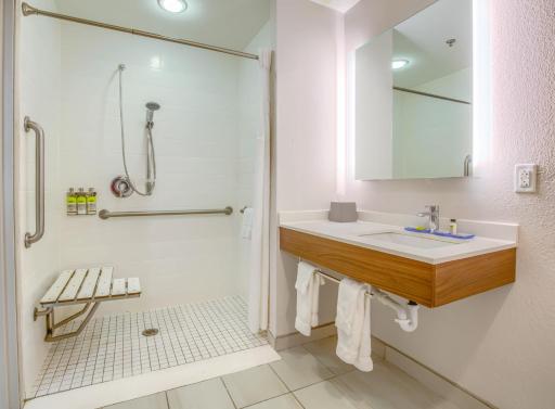 Holiday Inn Express Hotel & Suites Gulf Shores, an IHG Hotel - Housity