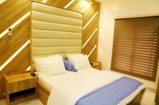 LOTUS EXECUTIVE SUITE, RHODABODE APT. - Housity