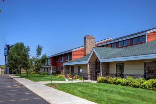 AmericInn by Wyndham Worthington - Housity