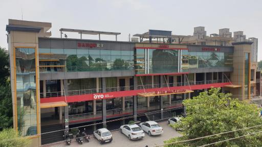 Maple Leaf Hotel - Housity