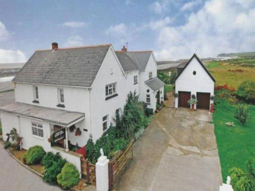 1-Bed Cottage on Coastal Pathway in South Wales - Housity