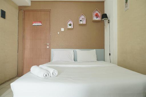 Comfort and Strategic Studio Apartment Margonda Residence 2 near UI By Travelio - Housity