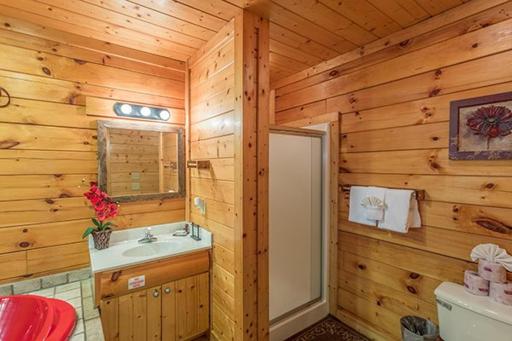 Smokey Max Cabin - Housity