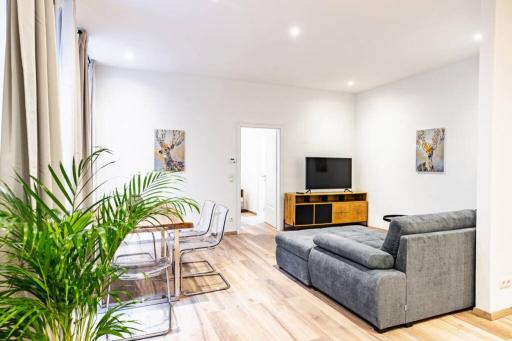 Modern apartment next to subway station - Housity