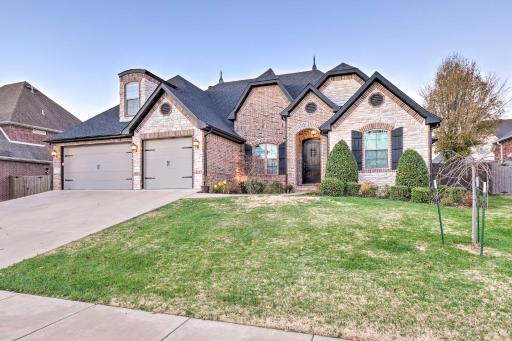 Large MTB Dream Home in Bentonville with Games! - Housity
