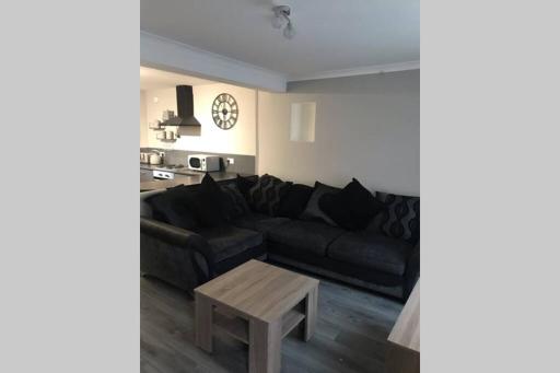 3 Story House near Bike park Wales & zip world - Housity