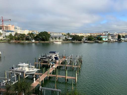 Beautiful waterfront 3 bedroom condo, located in the heart of Clearwater Beach - Housity